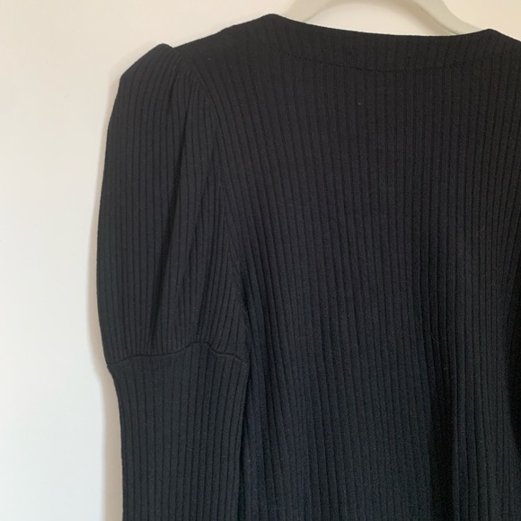 Black Ribbed V-Neck Button-Up Top - Picture 7 of 9